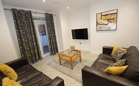 Eversley'S Mews
